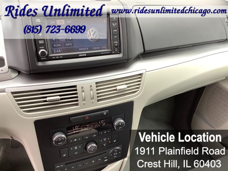 Used 2010 Volkswagen Routan SEL Premium FWD image 27