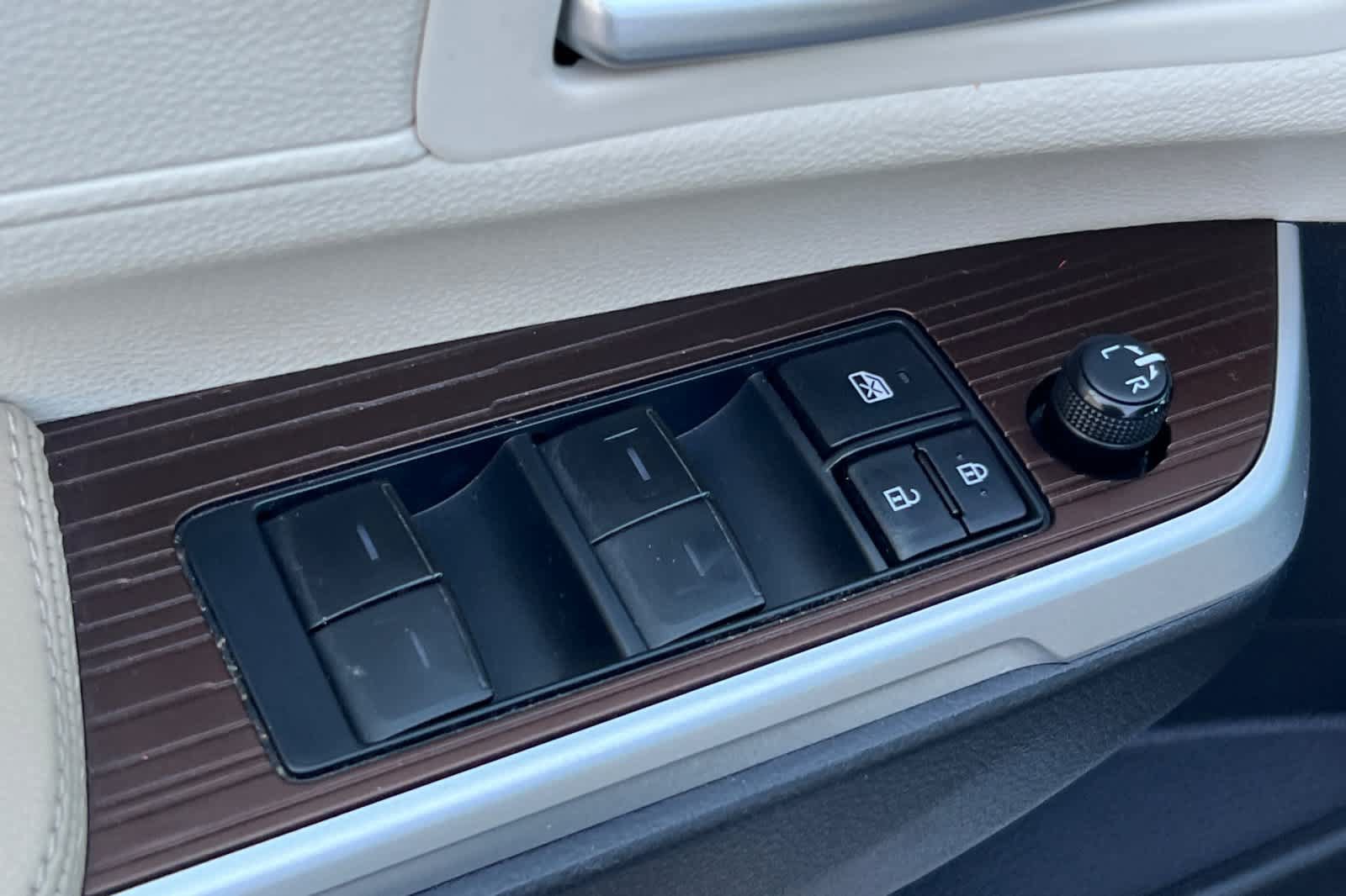 Certified 2022 Toyota Sienna XLE FWD image 13