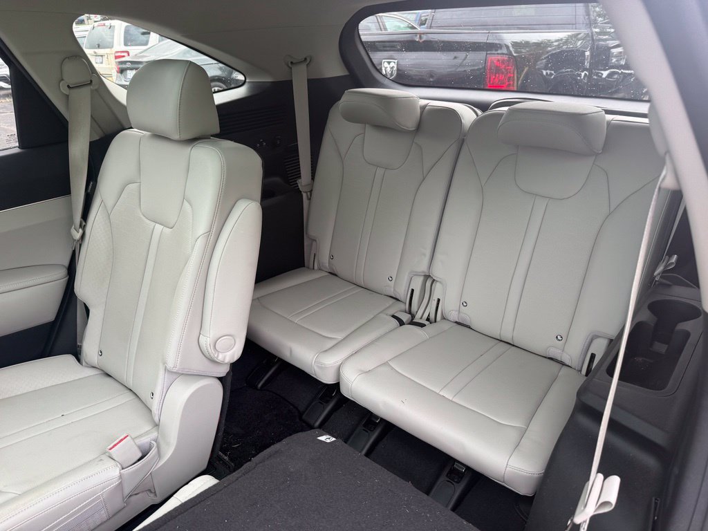 Used 2024 Kia Sorento EX w/ Panoramic Sunroof Package FWD image 6