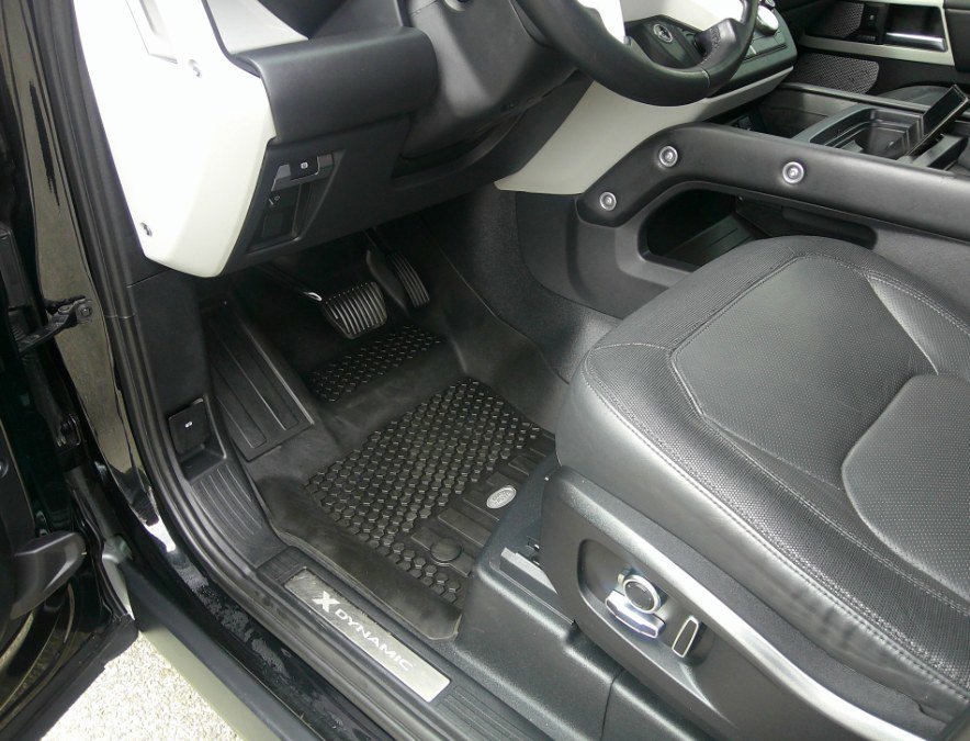 Used 2023 Land Rover Defender 130 X-Dynamic SE image 83