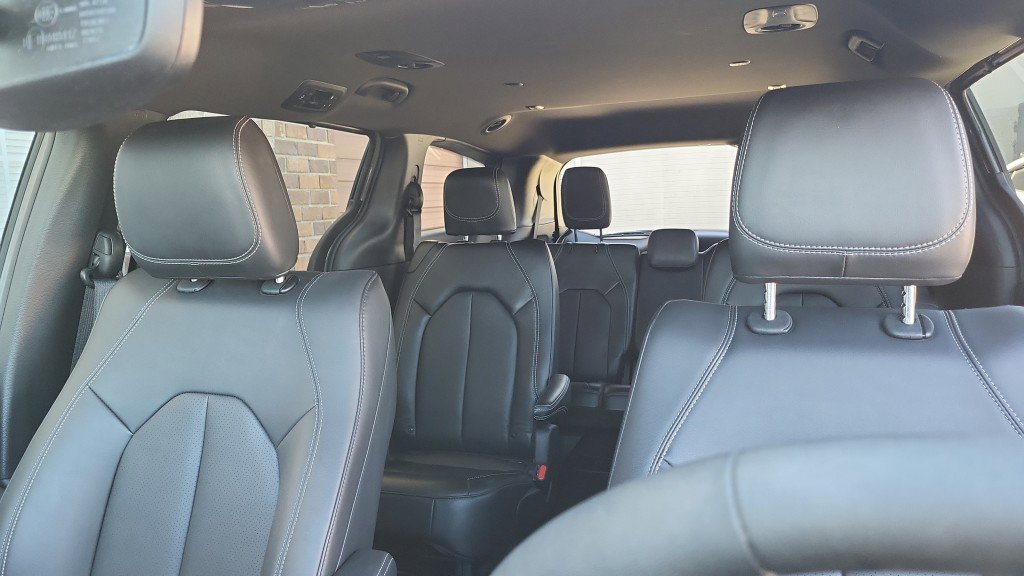 Used 2025 Chrysler Pacifica Select image 13