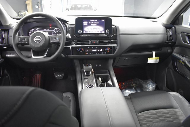 New 2025 Nissan Pathfinder SV image 13