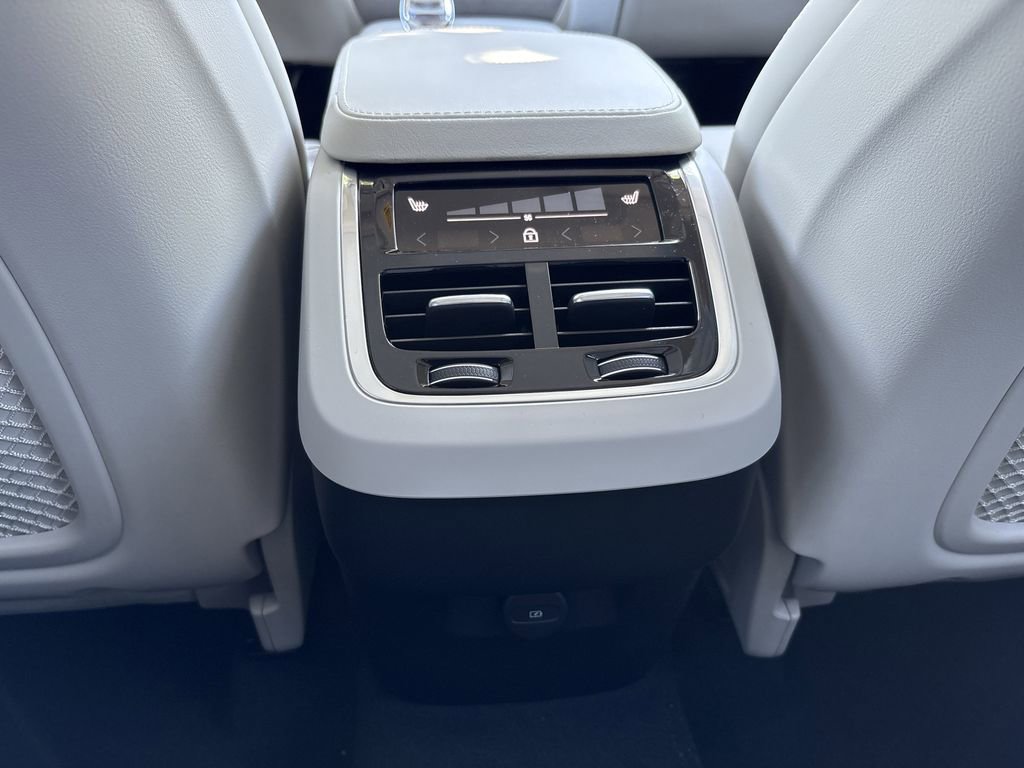 New 2025 Volvo XC90 B6 Ultra w/ Lounge Package image 11