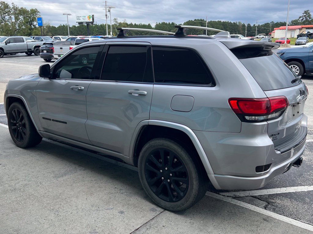 Used 2018 Jeep Grand Cherokee Altitude AWD/4WD image 19