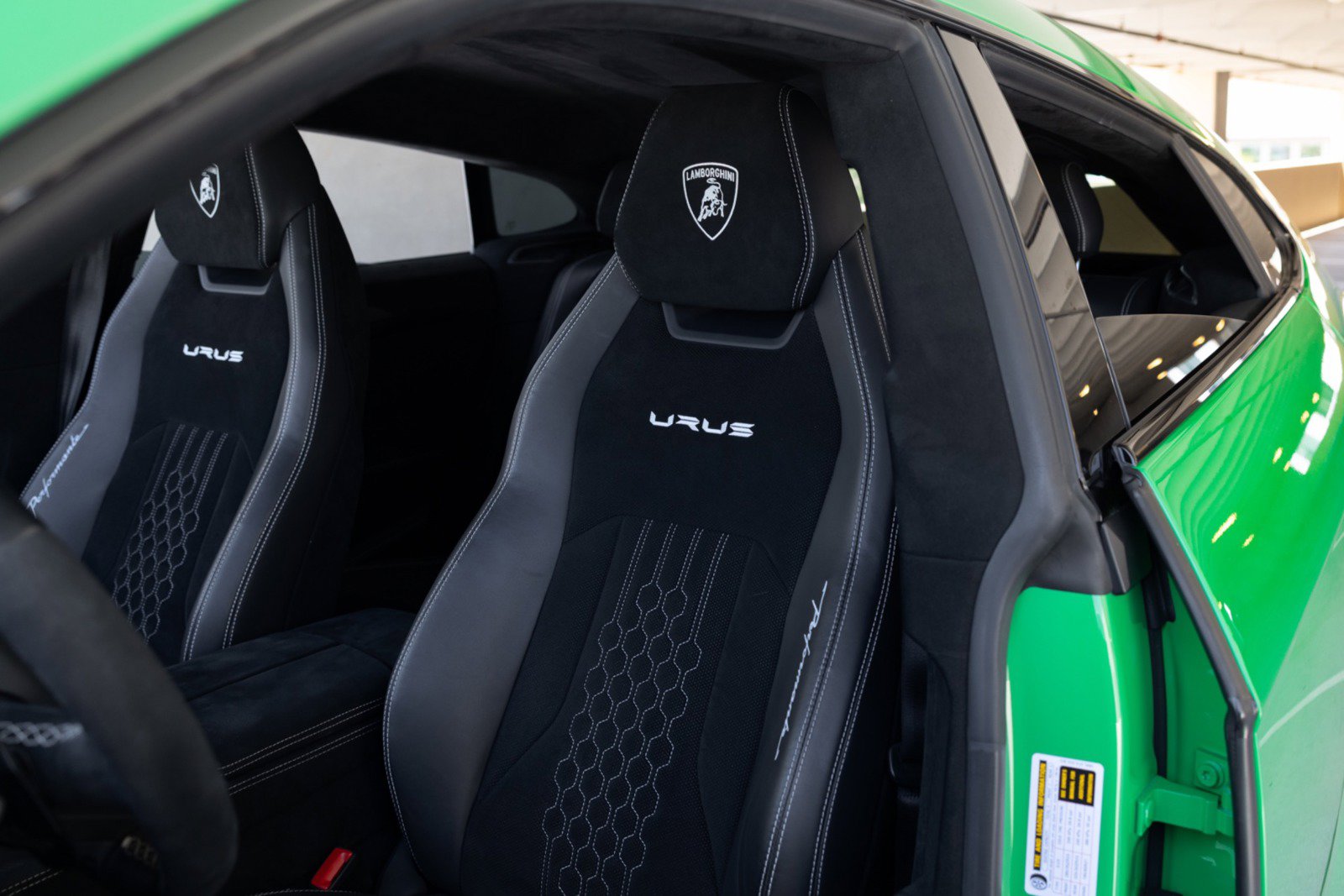 Used 2023 Lamborghini Urus Performante AWD/4WD image 55