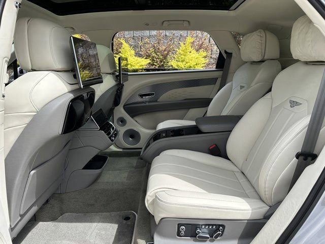 New 2024 Bentley Bentayga Extended Wheelbase image 33