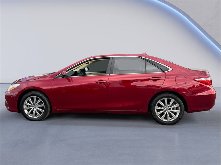 Used 2015 Toyota Camry XLE w/ Advanced Technology Package image 3