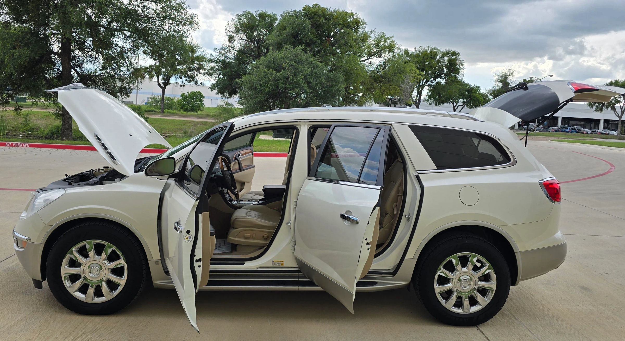 Used 2011 Buick Enclave CXL FWD image 16