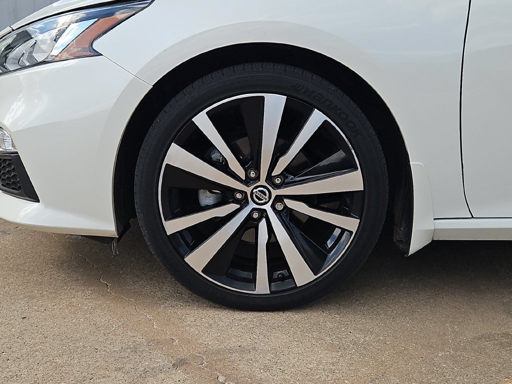 Used 2021 Nissan Altima 2.5 SR FWD image 11