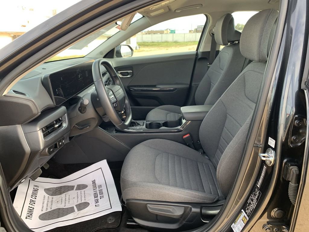 Used 2025 Kia K4 EX image 17