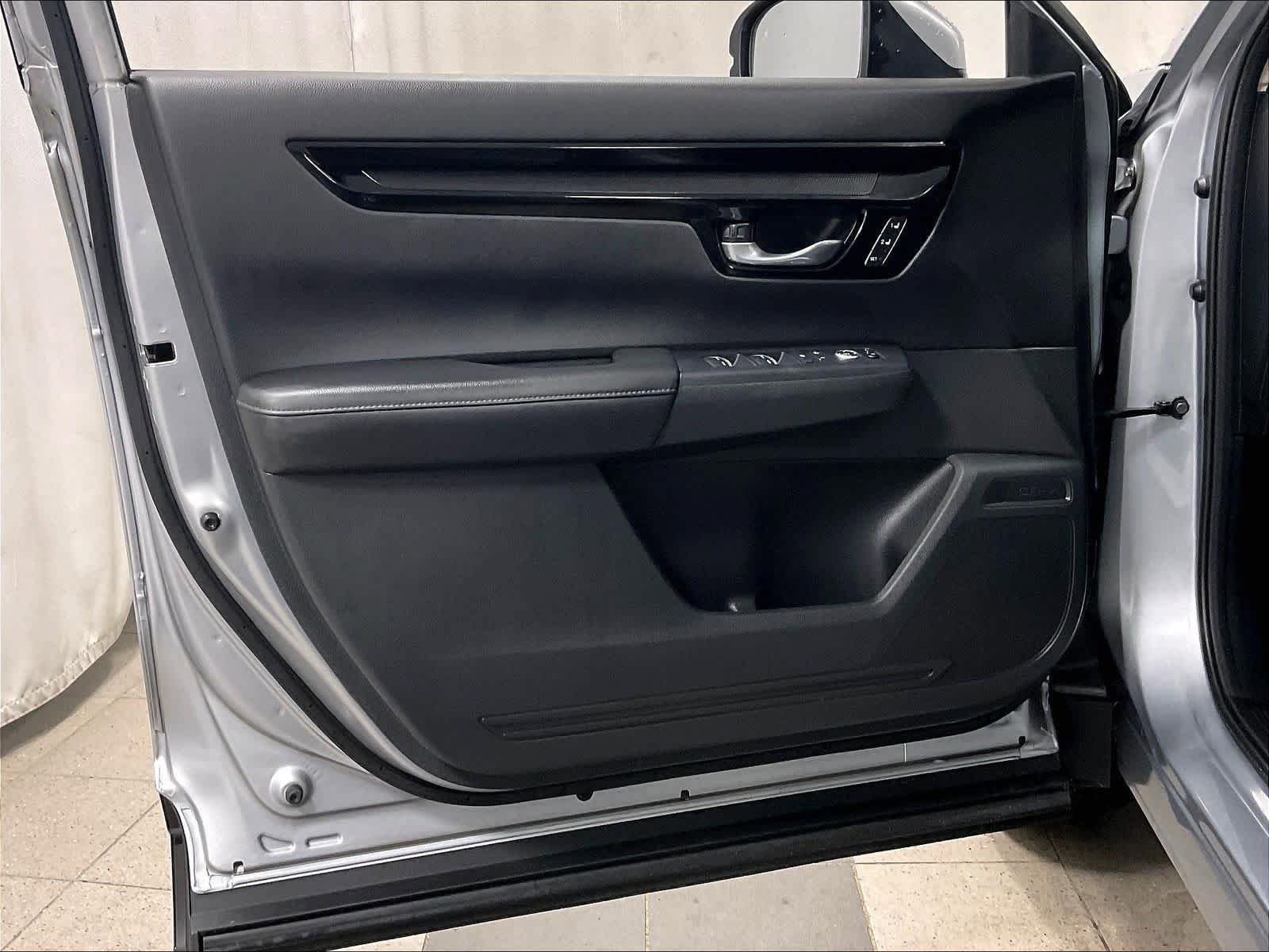 Used 2023 Honda CR-V EX-L image 9