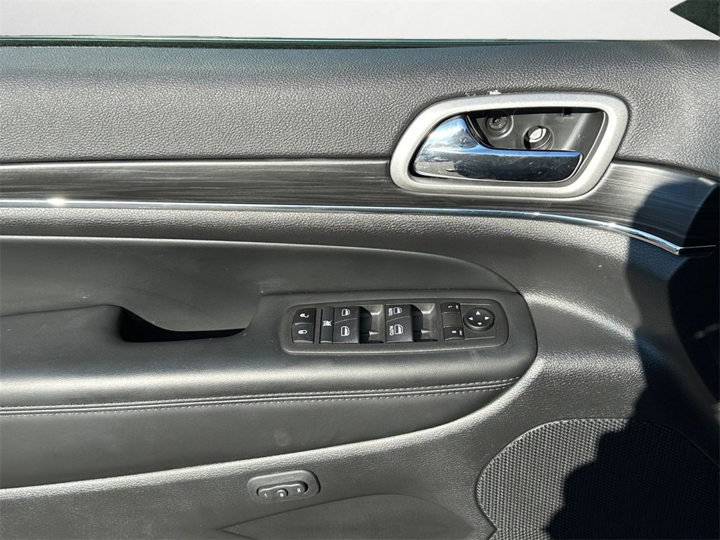 Used 2022 Jeep Grand Cherokee Limited image 23