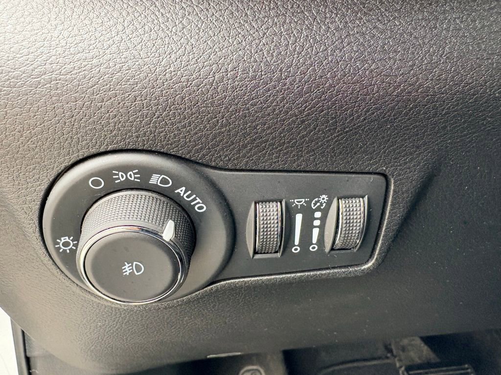 Used 2024 Jeep Compass Limited image 24