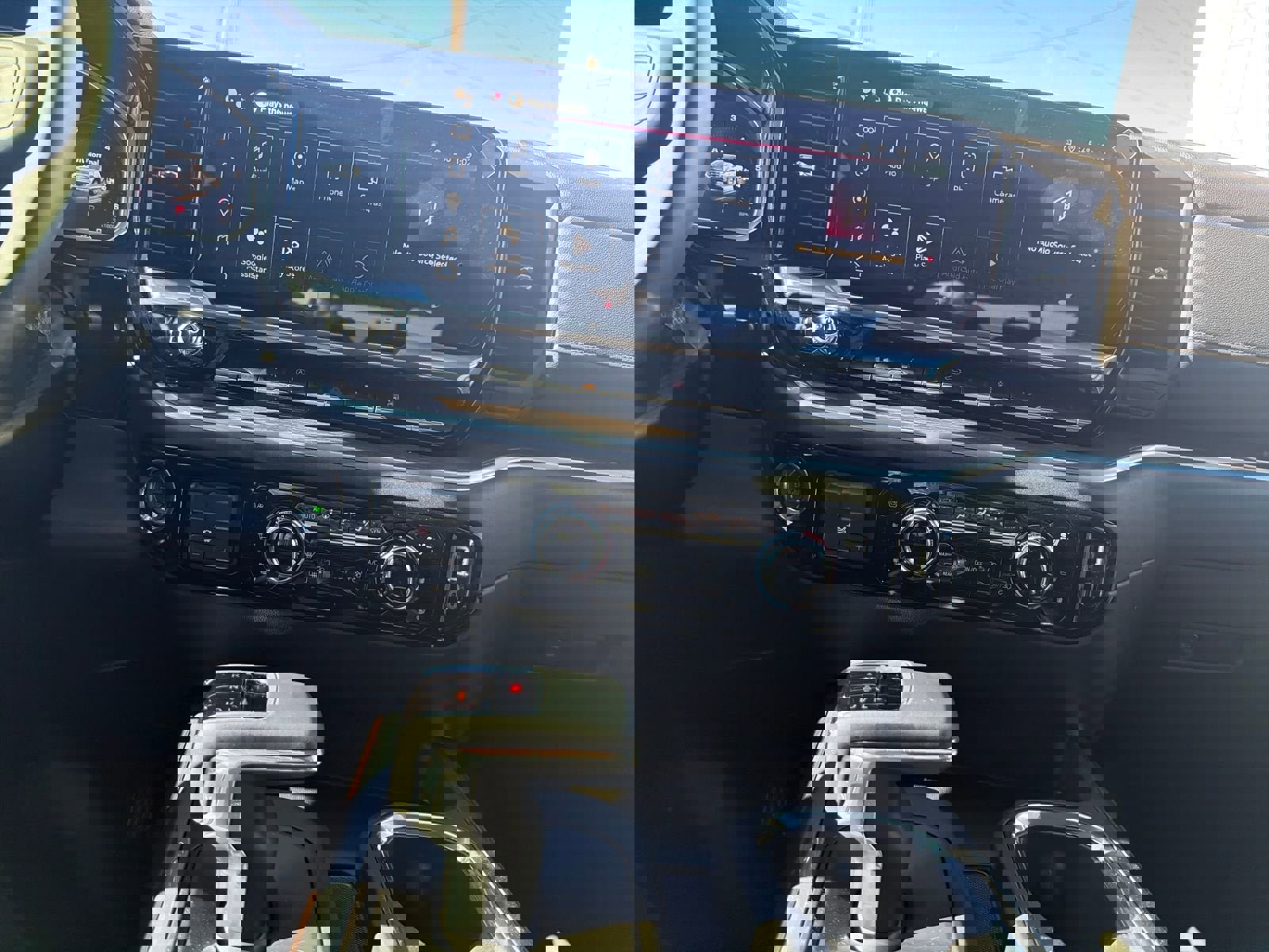 New 2026 GMC Sierra 1500 SLT w/ SLT Premium Package image 28