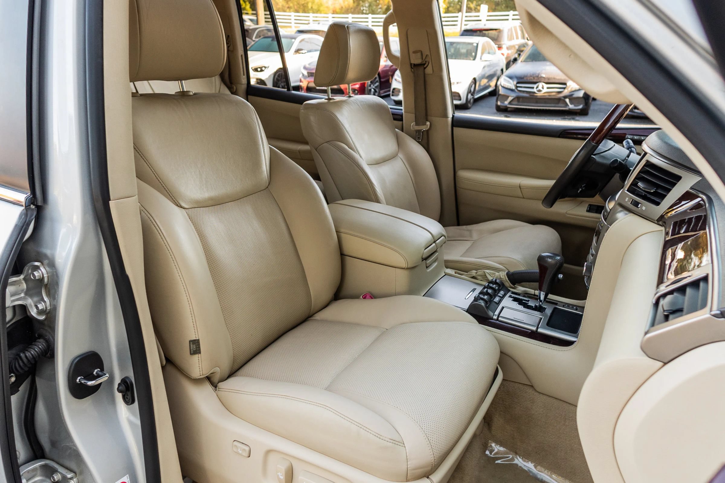 Used 2013 Lexus LX 570 4WD image 29