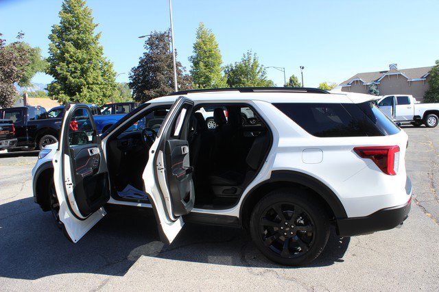 Used 2023 Ford Explorer ST-Line w/ Class IV Trailer Tow Package image 8