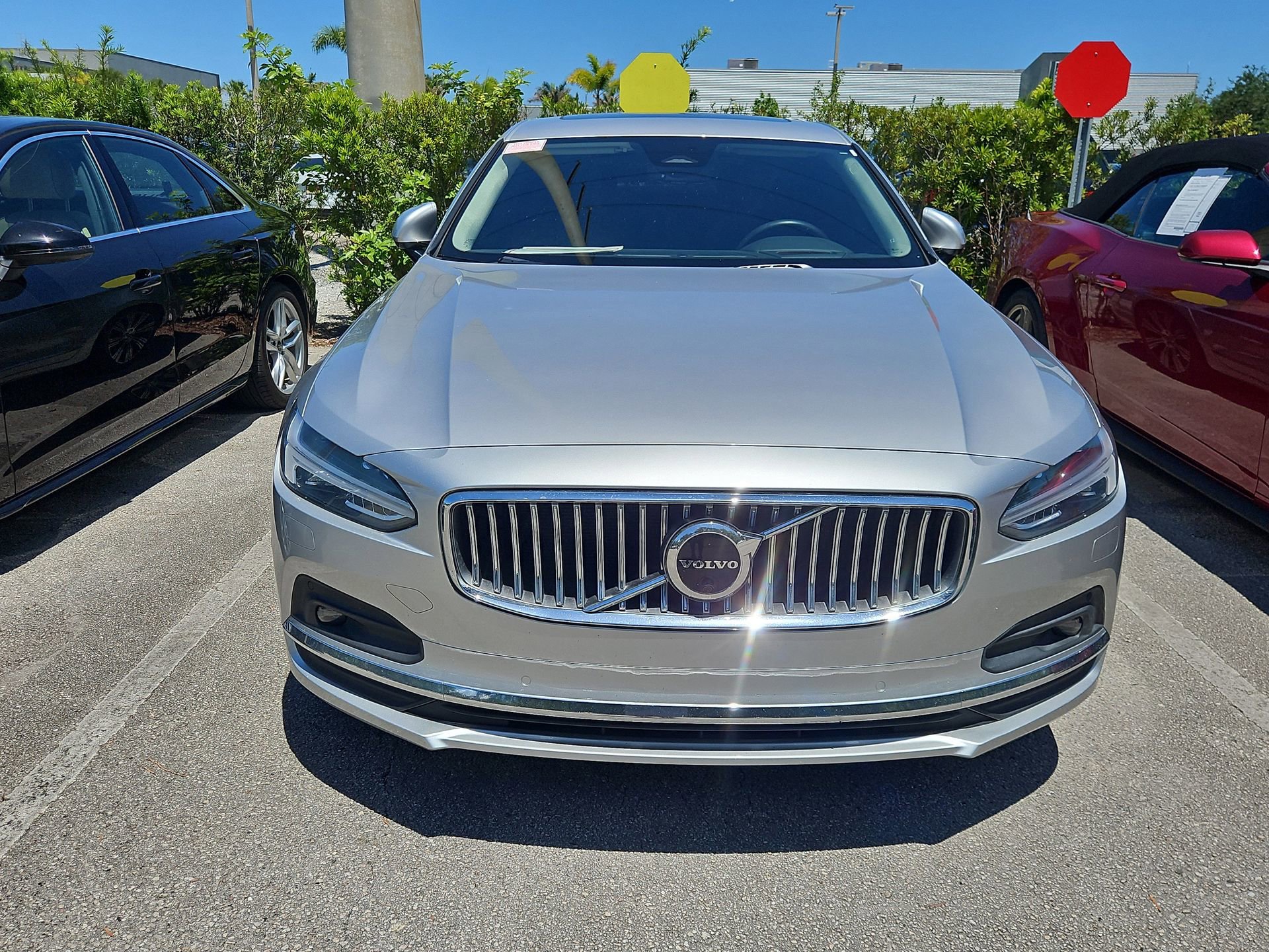 Used 2022 Volvo S90 B6 Inscription w/ Advanced Package AWD/4WD image 2