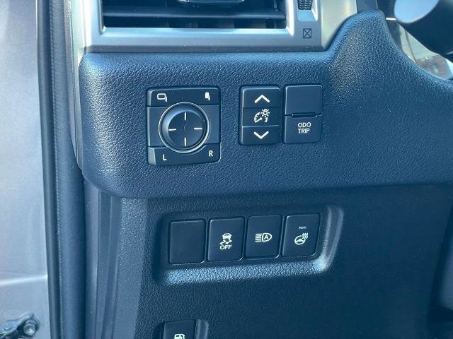 Used 2022 Lexus GX 460 Premium w/ Accessory Package image 14