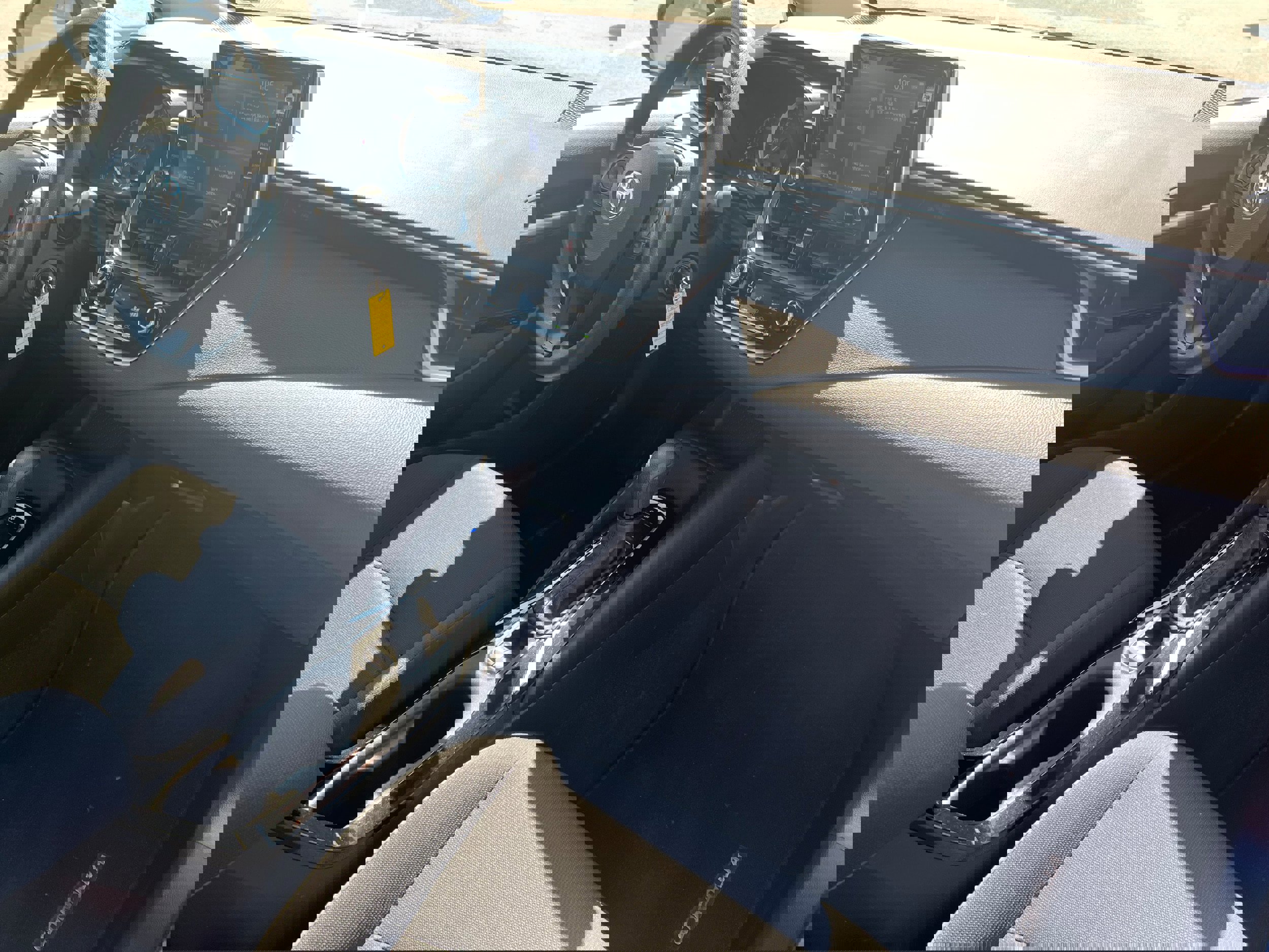 Used 2021 Toyota Corolla LE w/ Carpet Mat Package (TMS) image 15