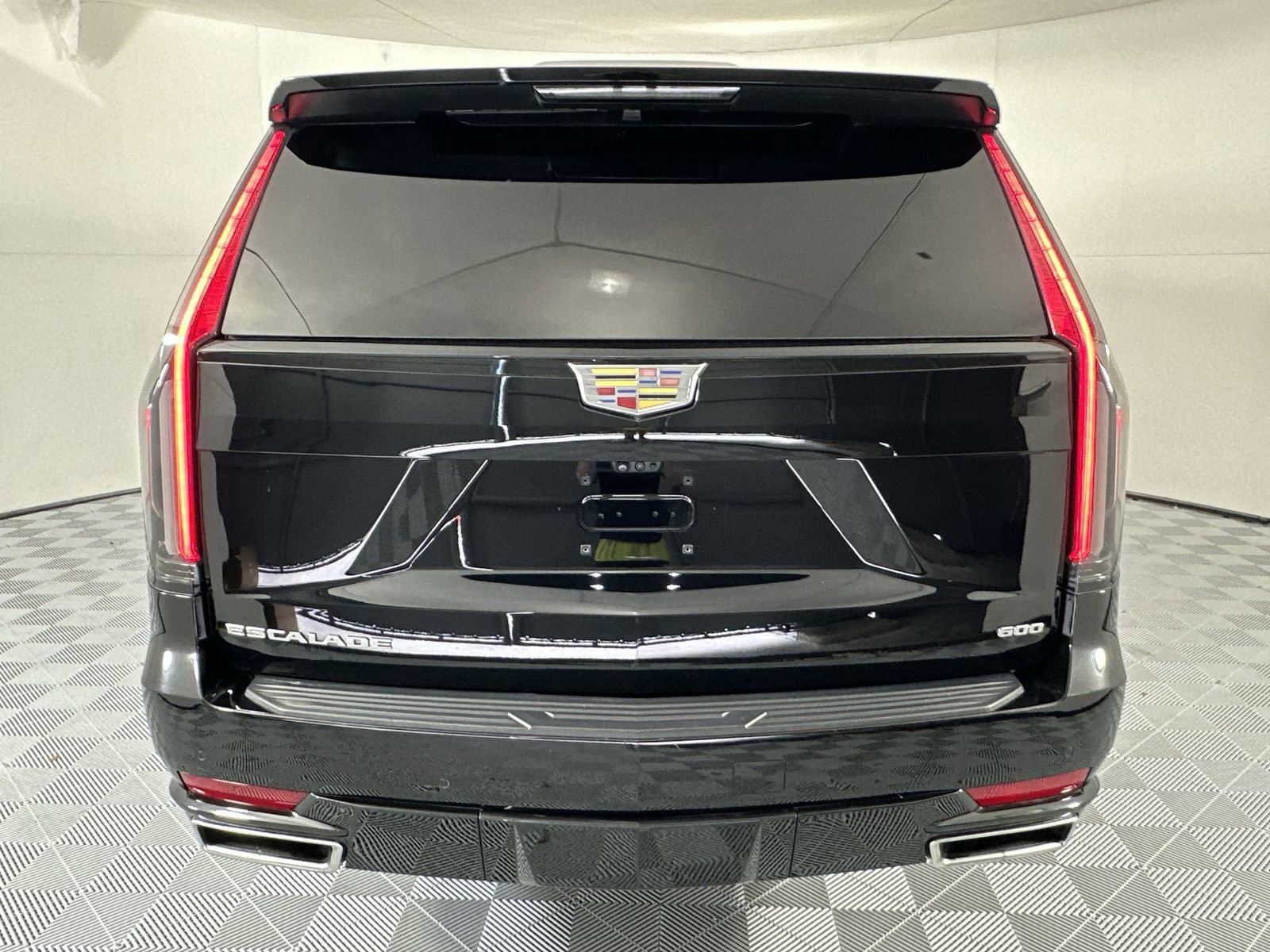 Used 2023 Cadillac Escalade Premium Luxury w/ Performance Package AWD/4WD image 7