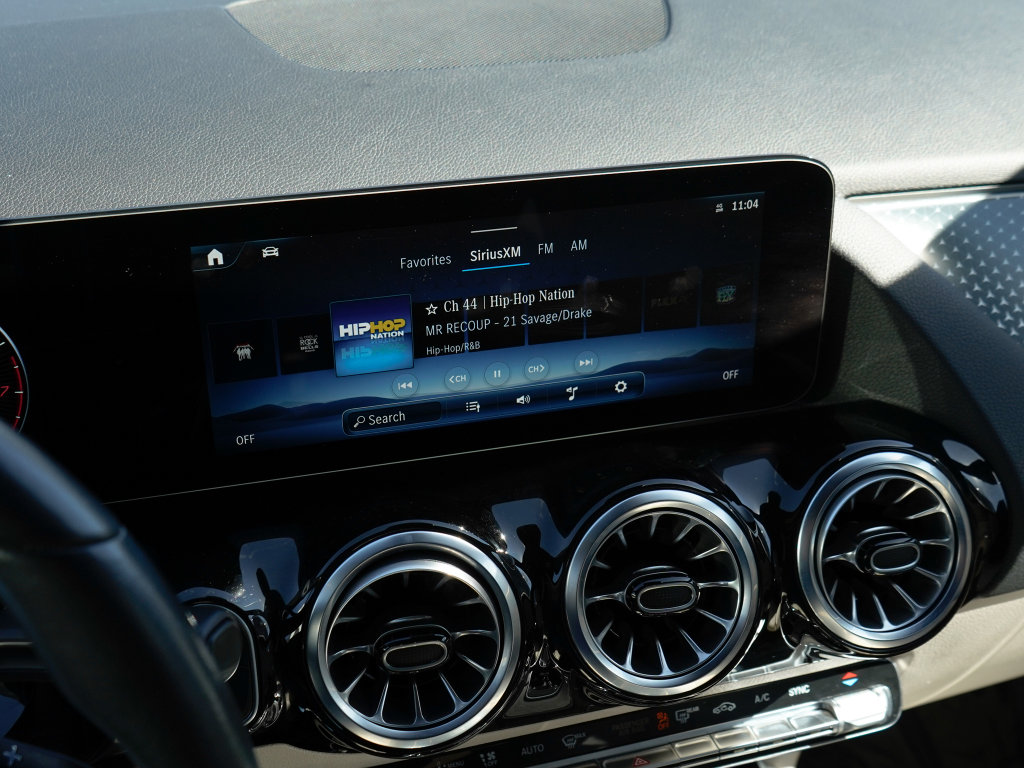 Used 2025 Mercedes-Benz GLA 250 image 24