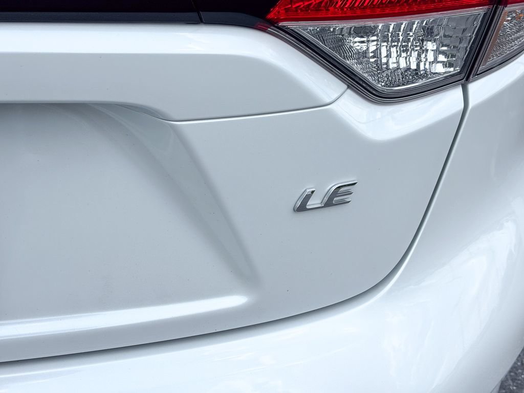 Used 2025 Toyota Corolla LE FWD image 14