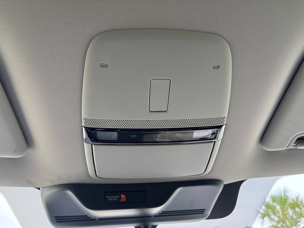 Used 2025 Nissan Armada SV RWD image 30