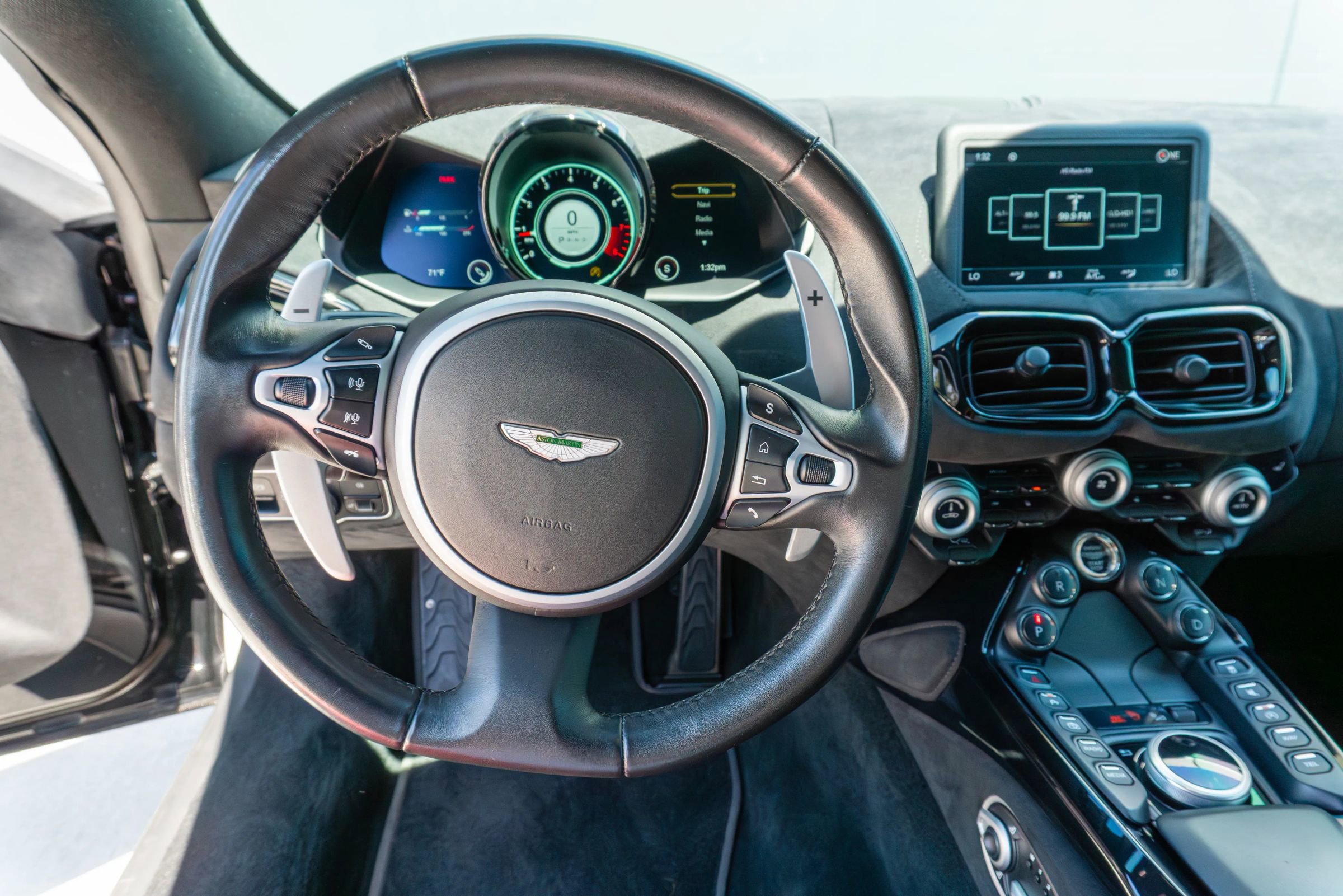 Used 2020 Aston Martin V8 Vantage Coupe RWD image 48