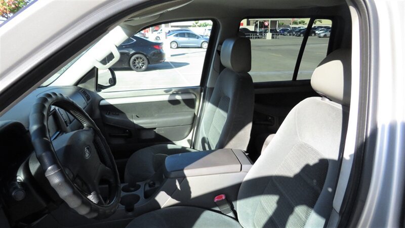 Used 2003 Ford Explorer XLT AWD/4WD image 11