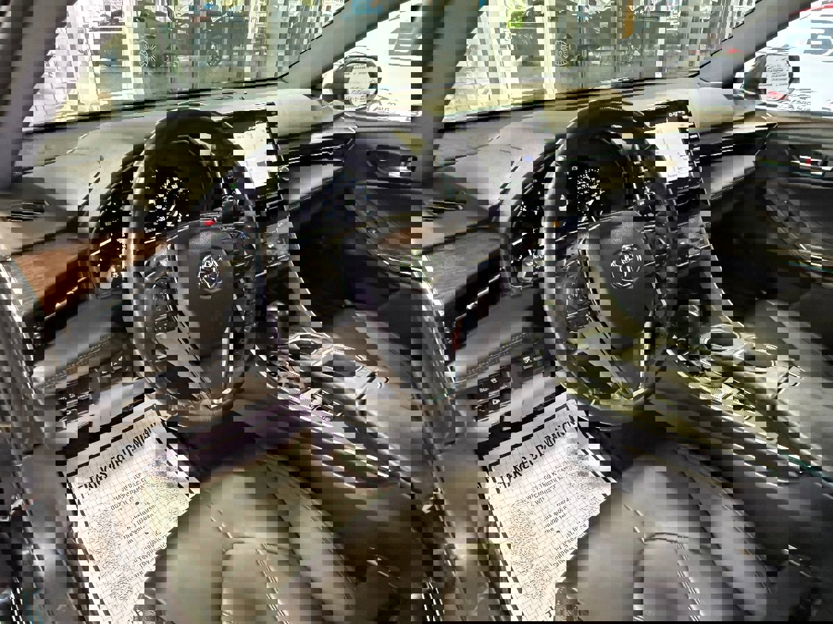 Used 2022 Toyota Avalon XLE image 23