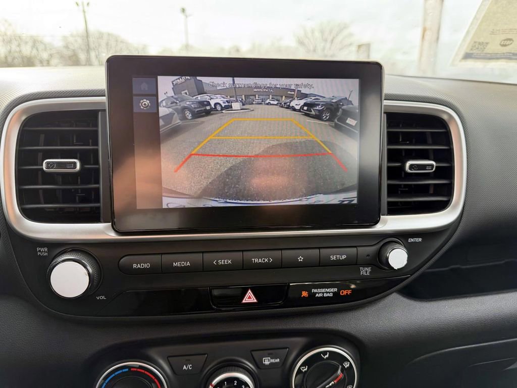 Certified 2025 Hyundai Venue SE image 22