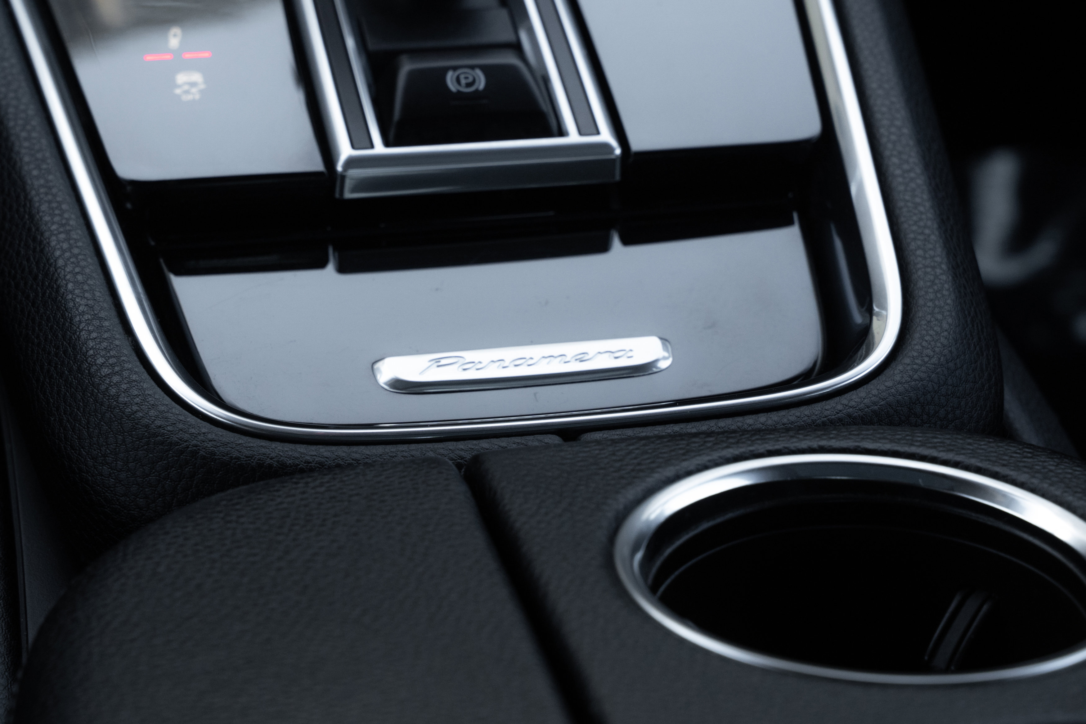 Used 2020 Porsche Panamera 4S image 19