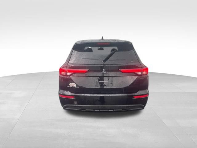 Used 2024 Mitsubishi Outlander ES image 3