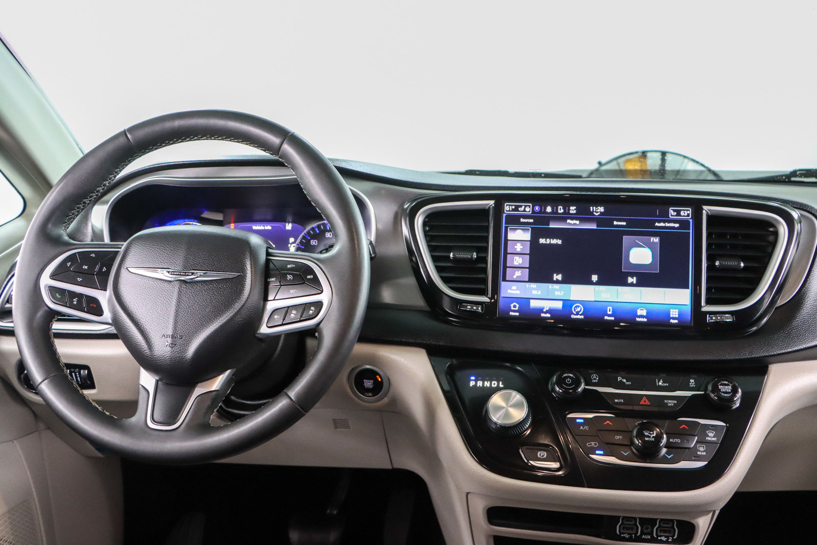 Used 2023 Chrysler Pacifica Touring-L FWD image 17