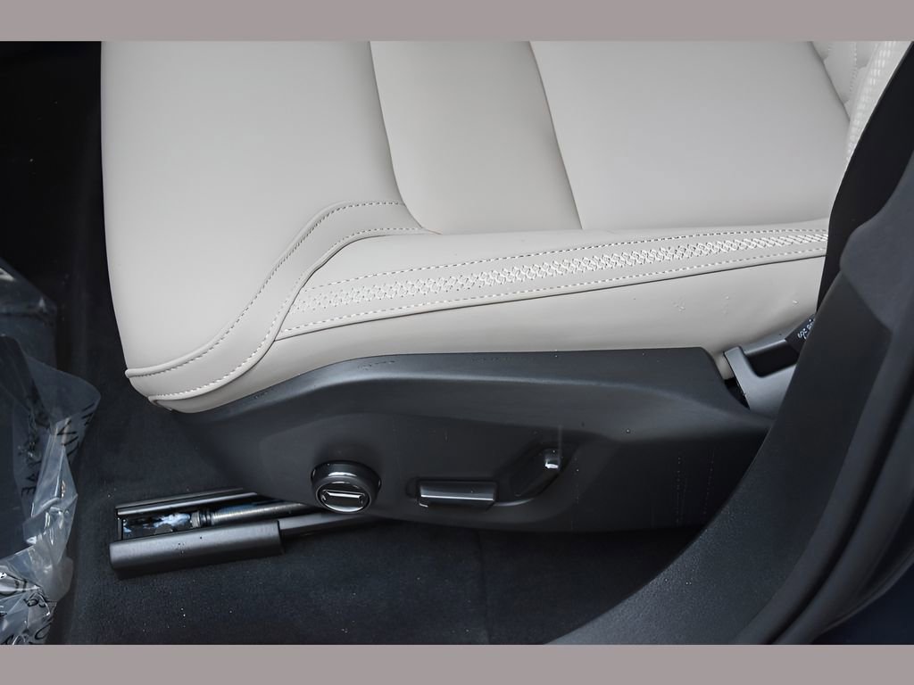 New 2026 Volvo XC90 B6 Plus w/ Protection Package Premier image 34