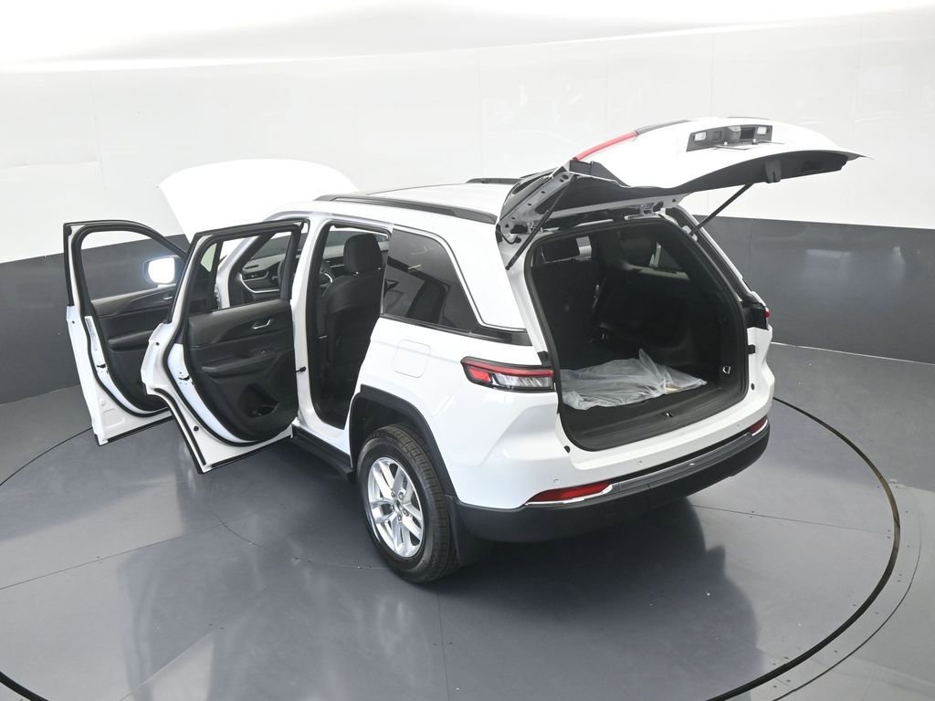 Used 2025 Jeep Grand Cherokee Laredo X RWD image 62