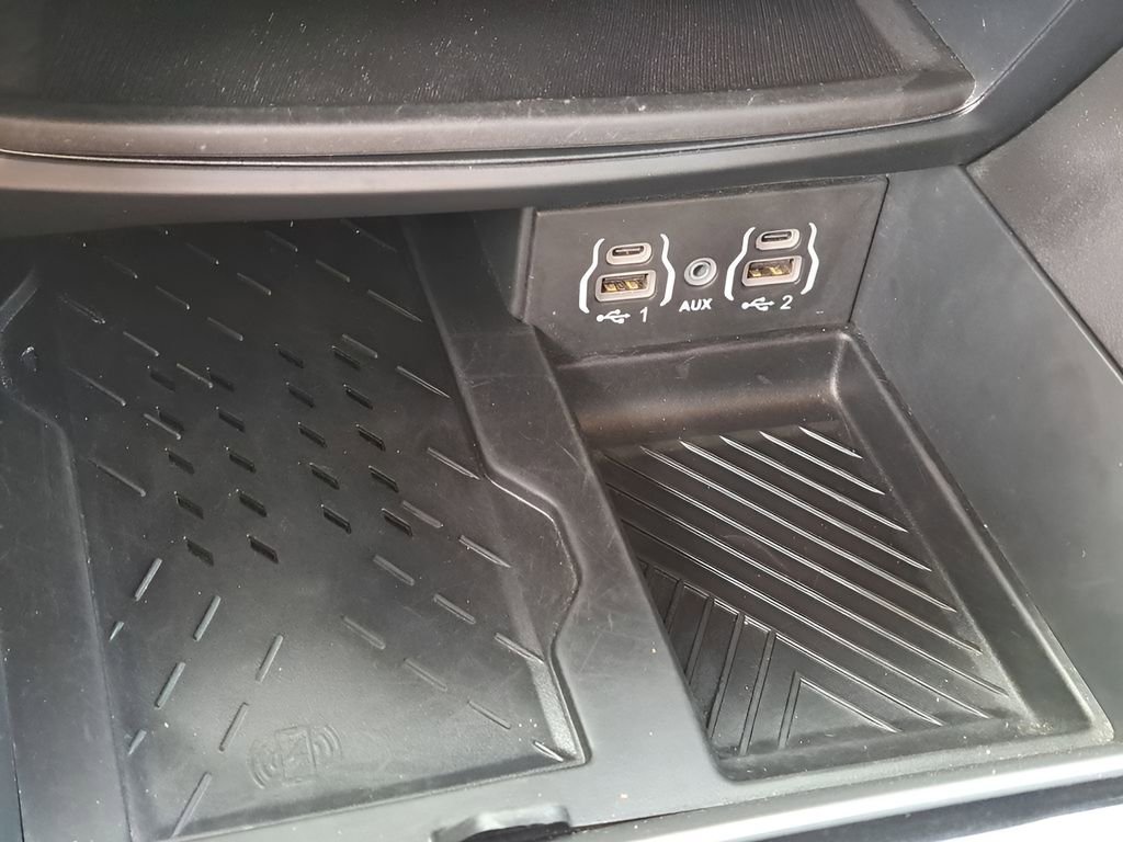 Used 2025 Chrysler Pacifica Limited image 25