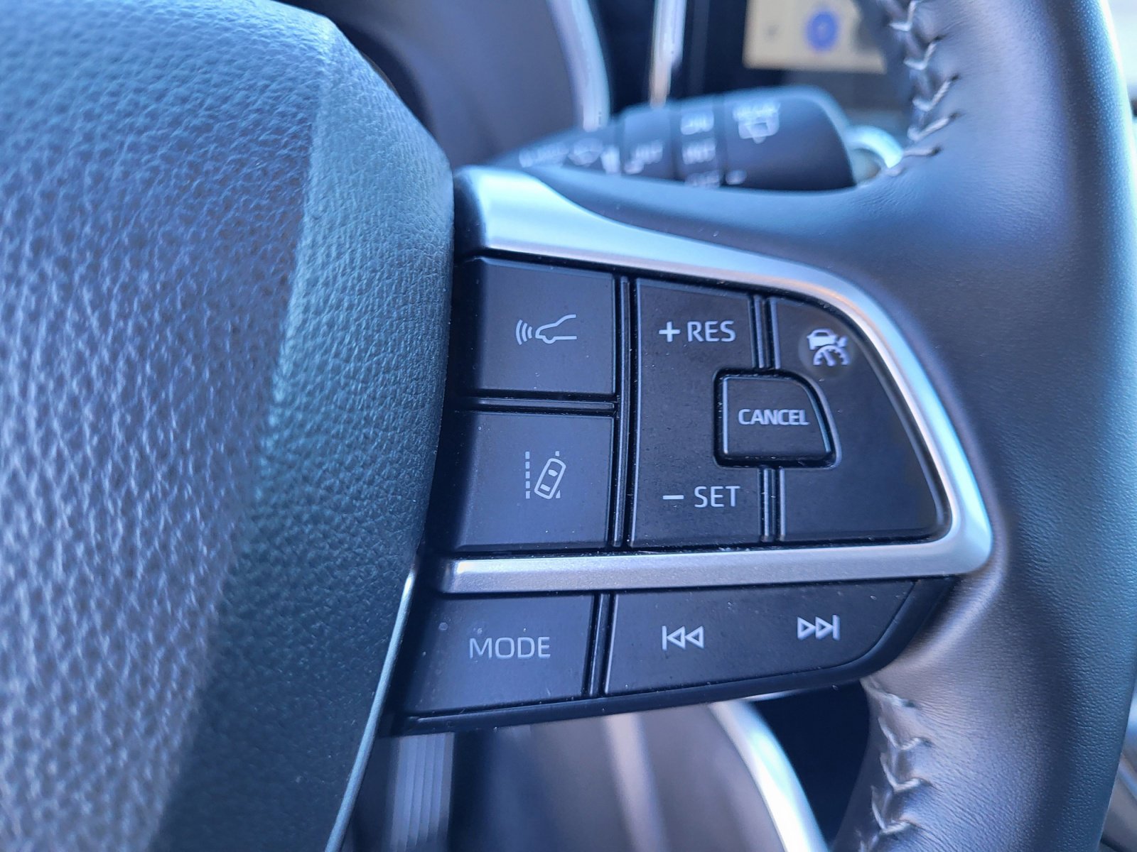 Certified 2025 Toyota Highlander XSE image 28