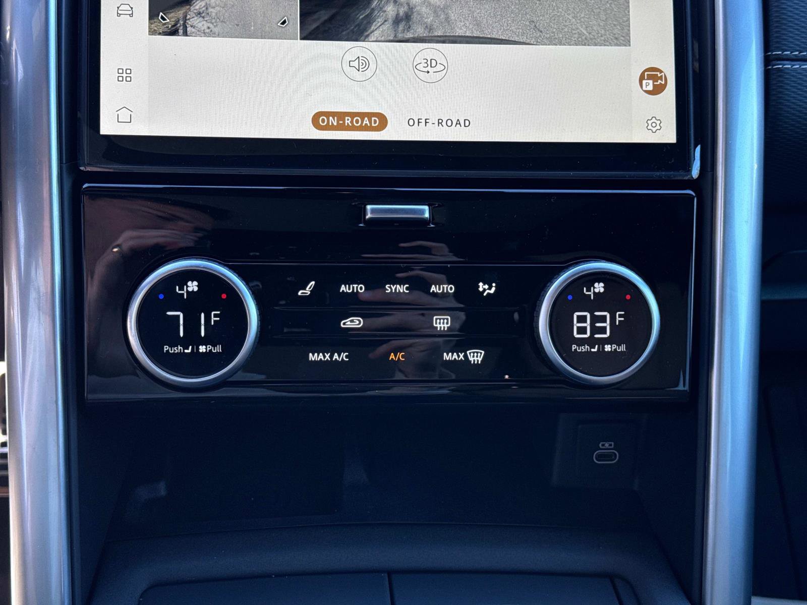 Certified 2025 Land Rover Discovery Dynamic SE image 24