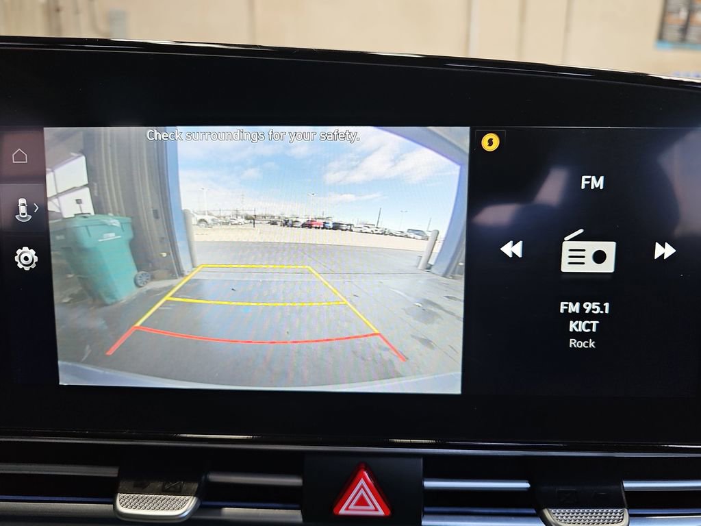 Used 2025 Hyundai Elantra SEL image 21