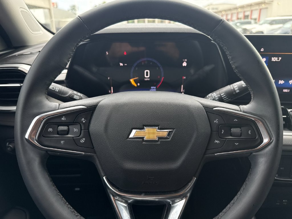 Used 2025 Chevrolet TrailBlazer LT w/ LT Cold Weather Package FWD image 23