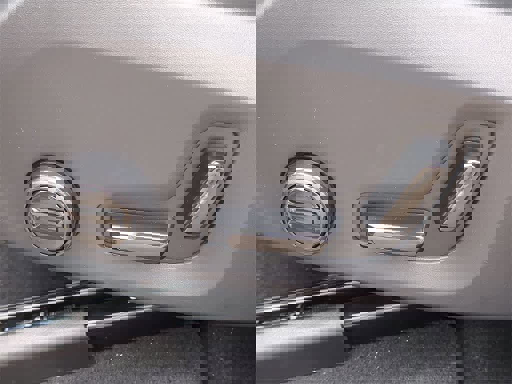 Used 2026 Volvo XC60 B5 Plus w/ Protection Package Premier image 16