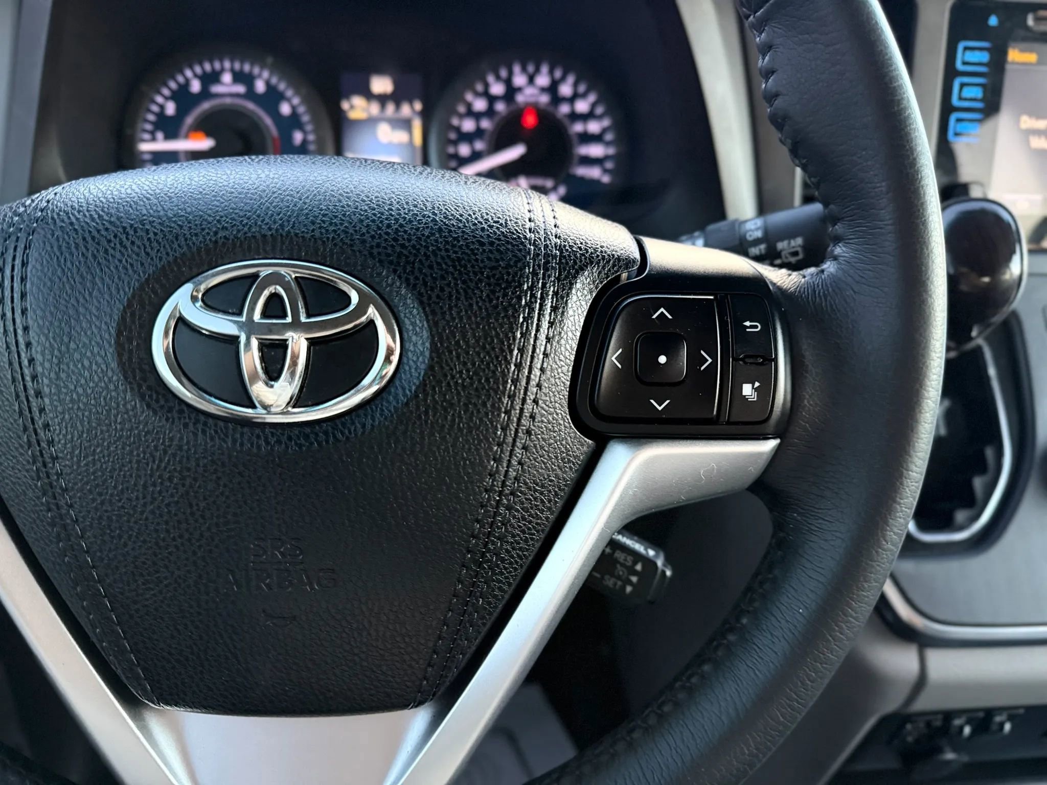 Used 2017 Toyota Sienna XLE w/ XLE Navigation Package FWD image 30