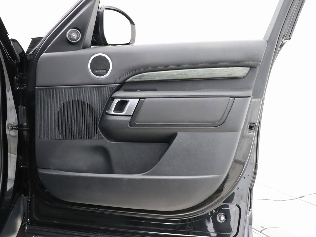 Used 2020 Land Rover Discovery HSE image 45