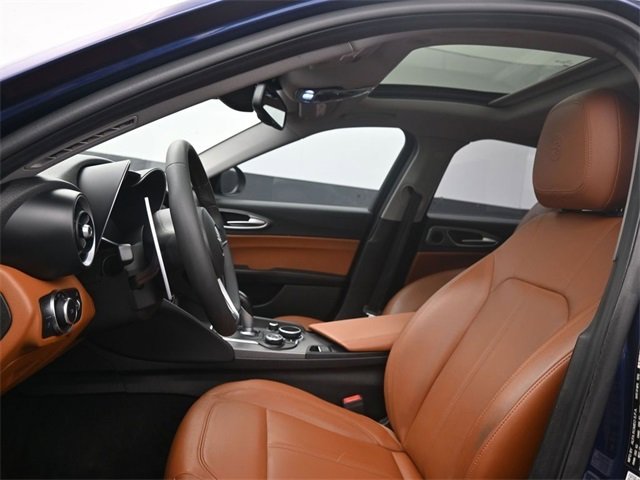 Used 2019 Alfa Romeo Giulia Base image 14