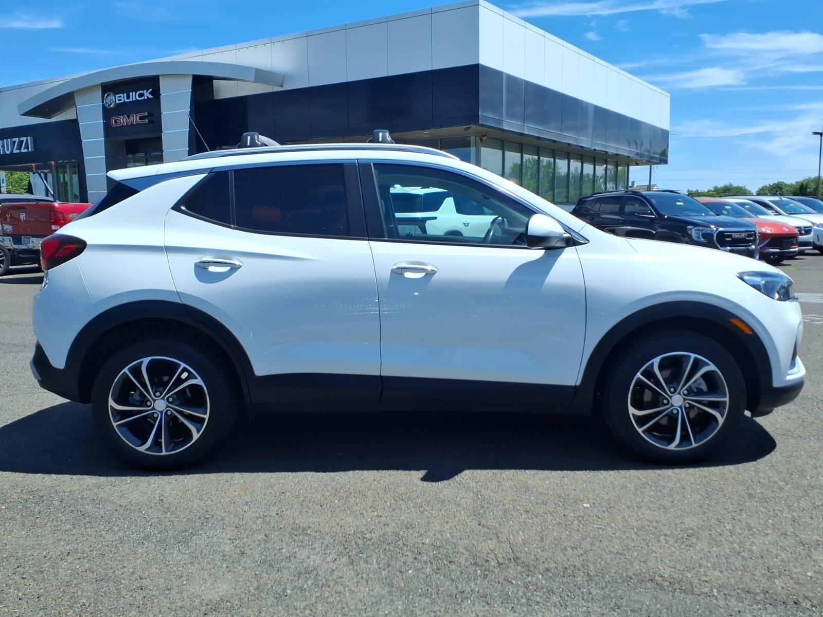 Used 2023 Buick Encore GX Select FWD image 2