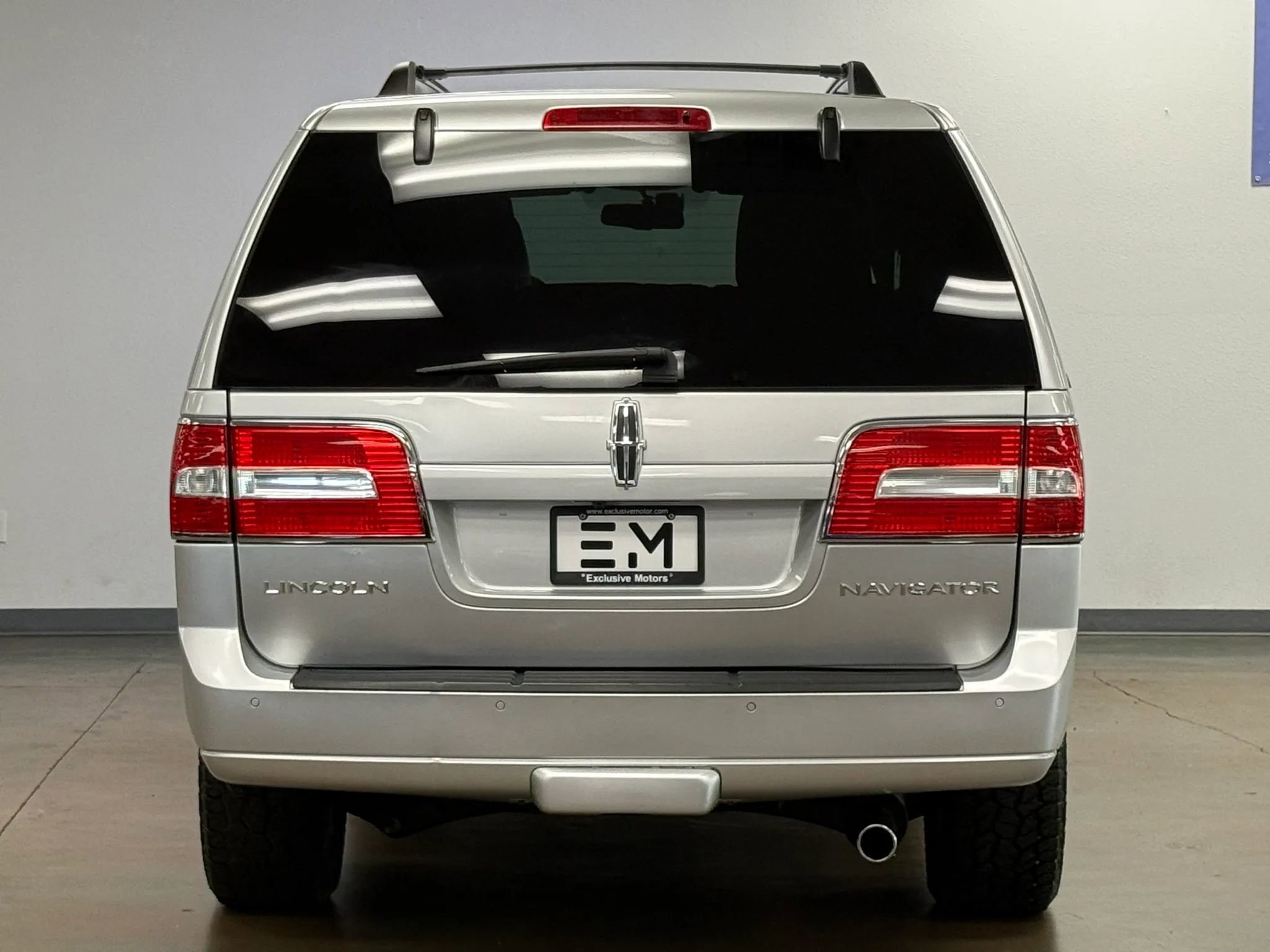 Used 2012 Lincoln Navigator L 4WD image 6