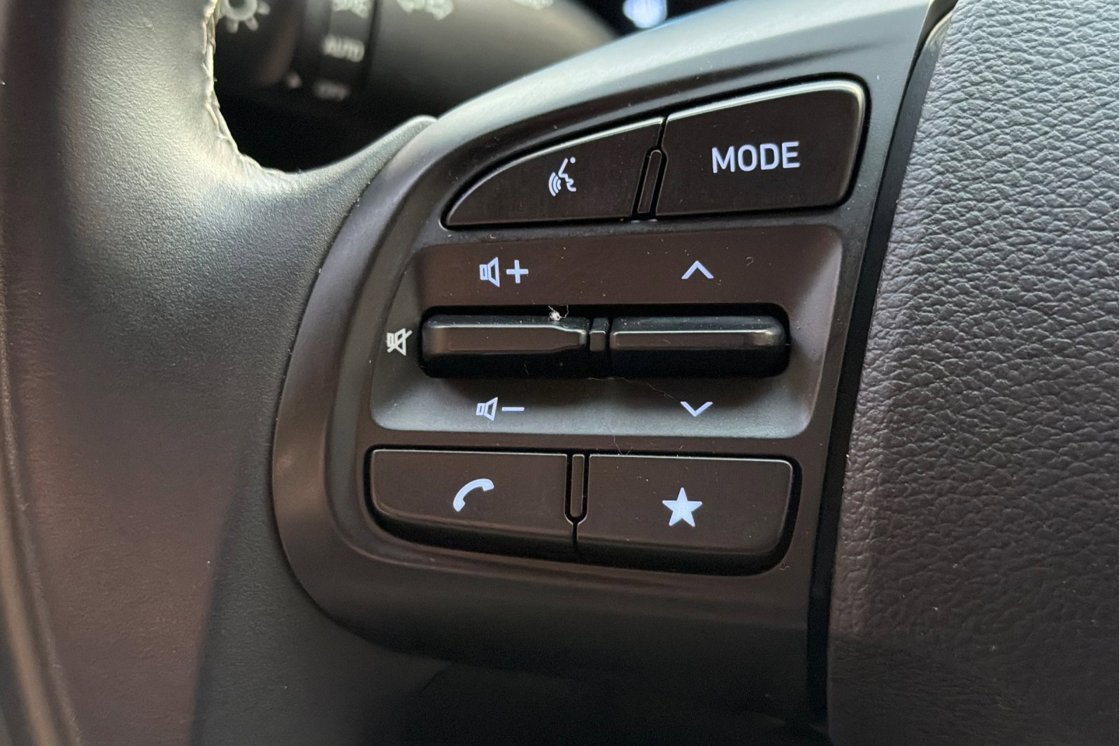 Certified 2023 Hyundai Venue SEL image 30