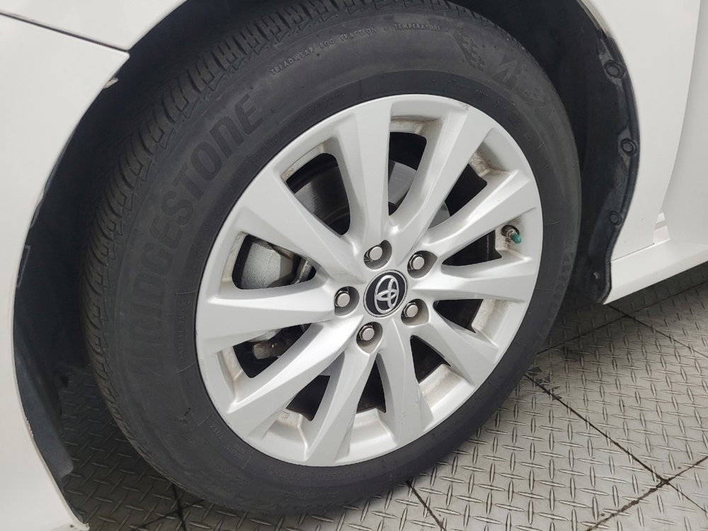 Used 2019 Toyota Camry LE image 31