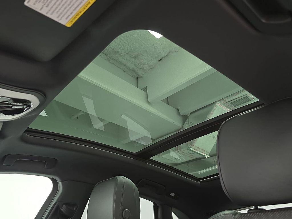 Used 2019 Porsche Macan AWD/4WD image 26